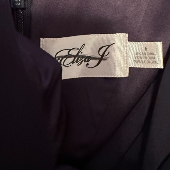 Eliza J
Embellished
High/Low Chiffon
Dress Gown Navy Blue size 4 6 8 10 or 16 - Picture 11 of 15